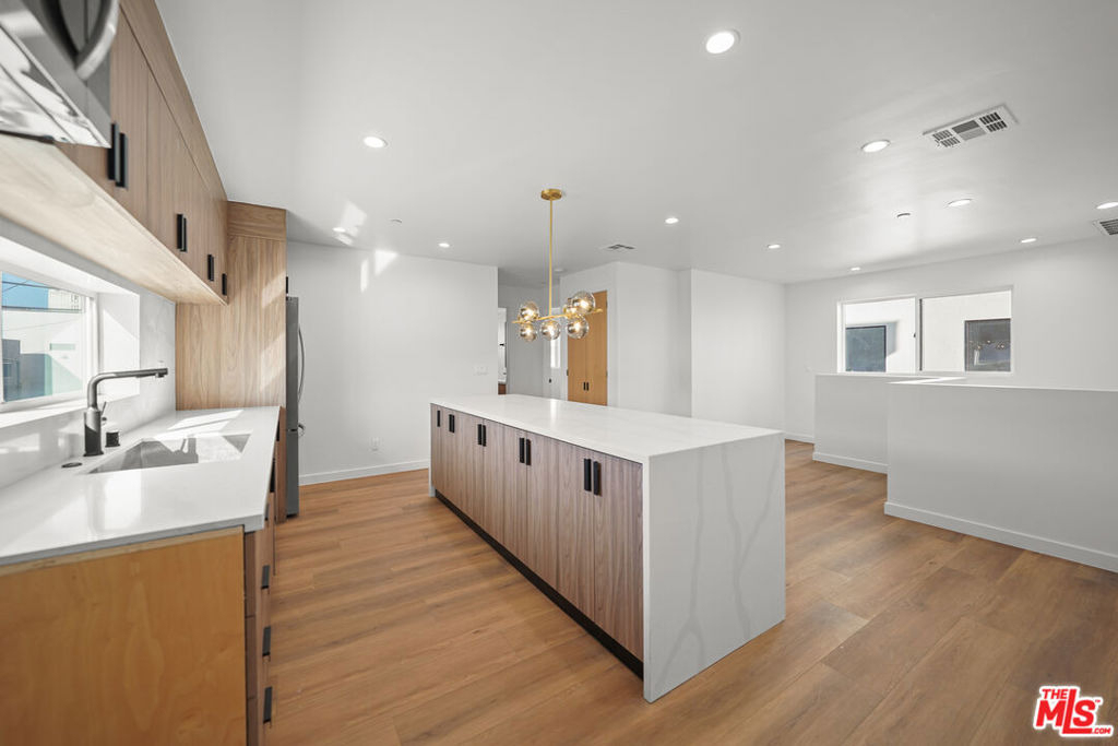 819 N Mccadden Place - Photo 5