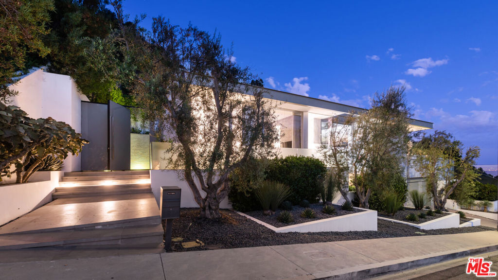 1814 N Doheny Drive - Photo 25
