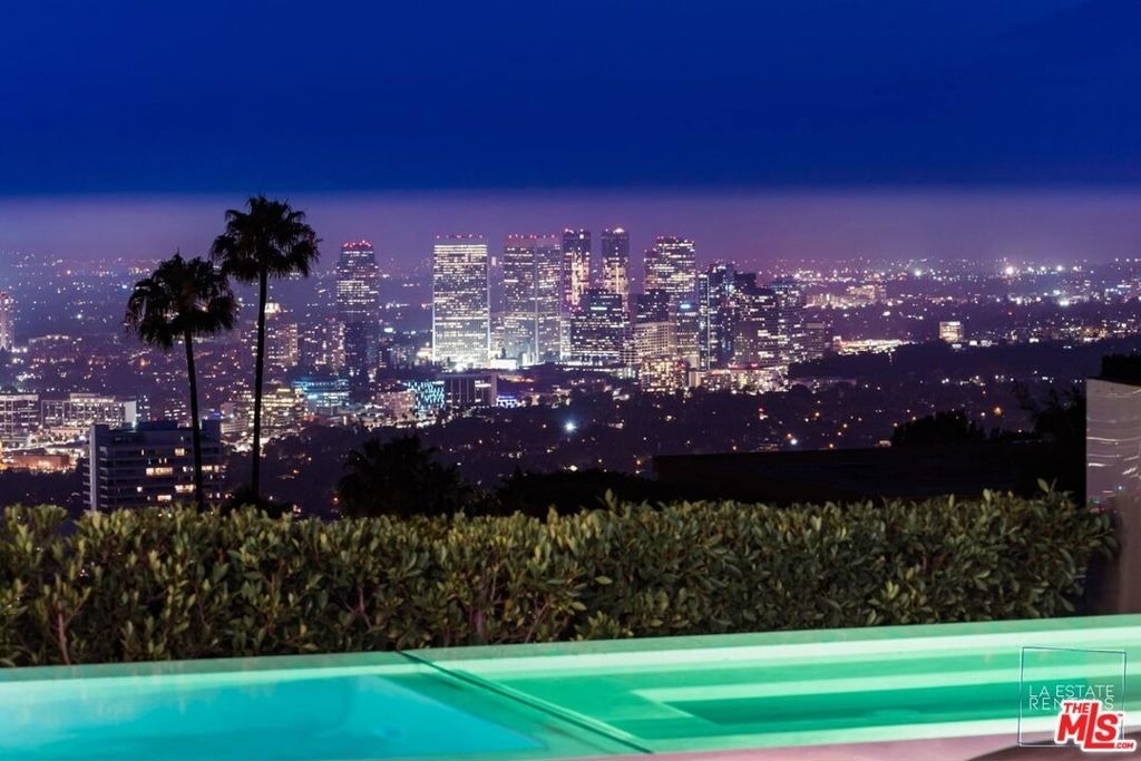 1814 N Doheny Drive - Photo 2