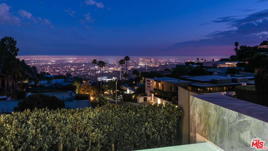 1814 N Doheny Drive - Photo 22
