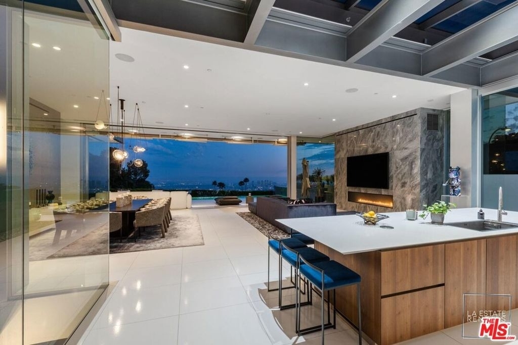 1814 N Doheny Drive - Photo 12
