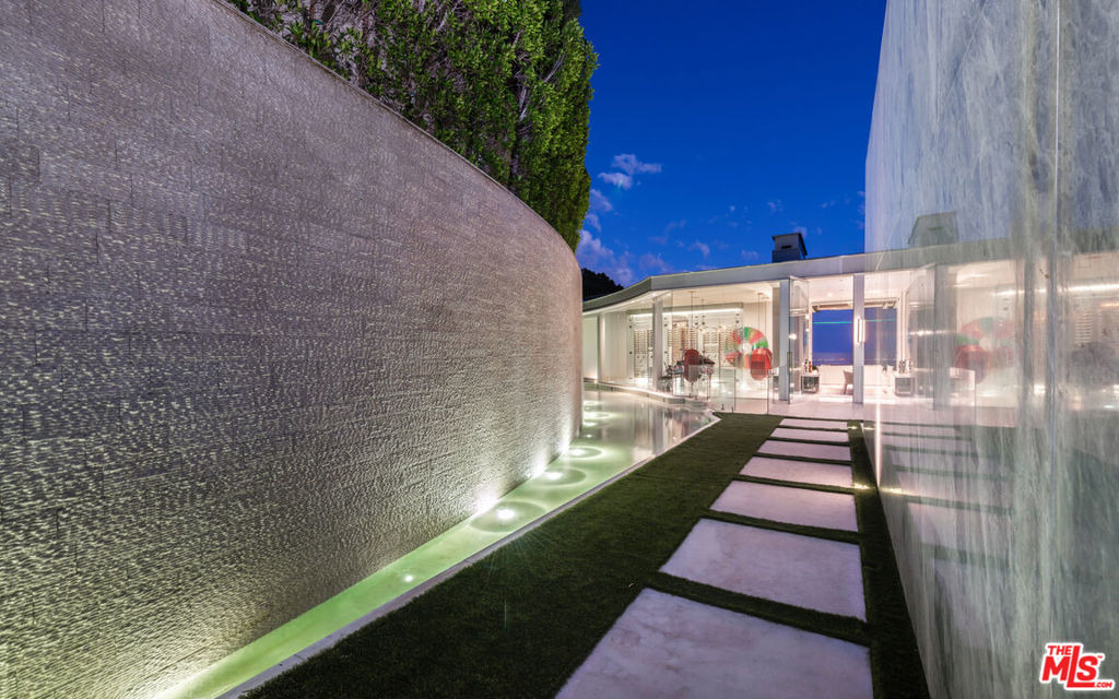 1814 N Doheny Drive - Photo 26