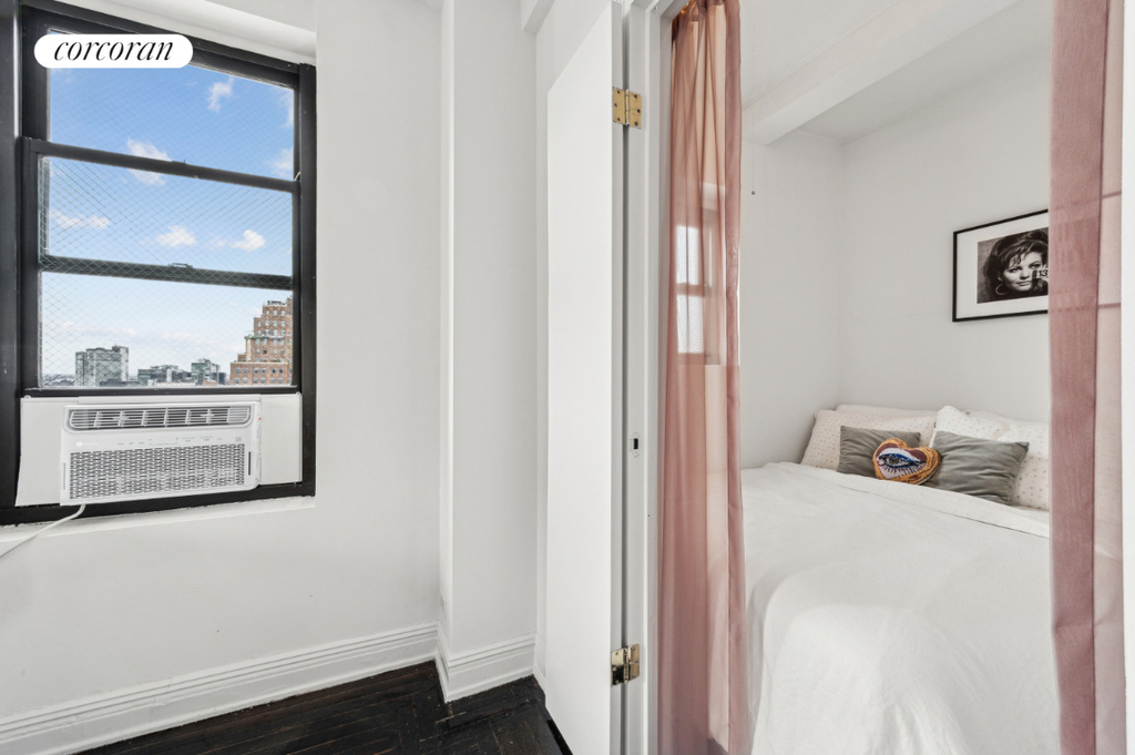 200 W 16th Street - Photo 4
