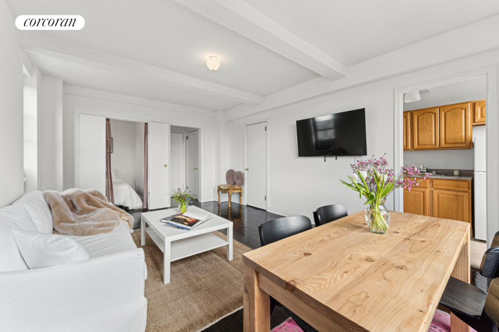 200 W 16th Street - Photo 2