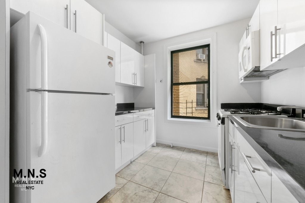 43-09 40th Street - Photo 4