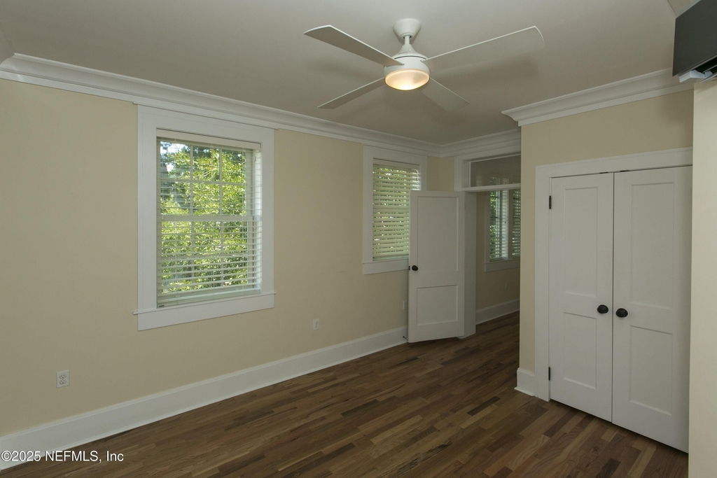 317 E 6th Street - Photo 5