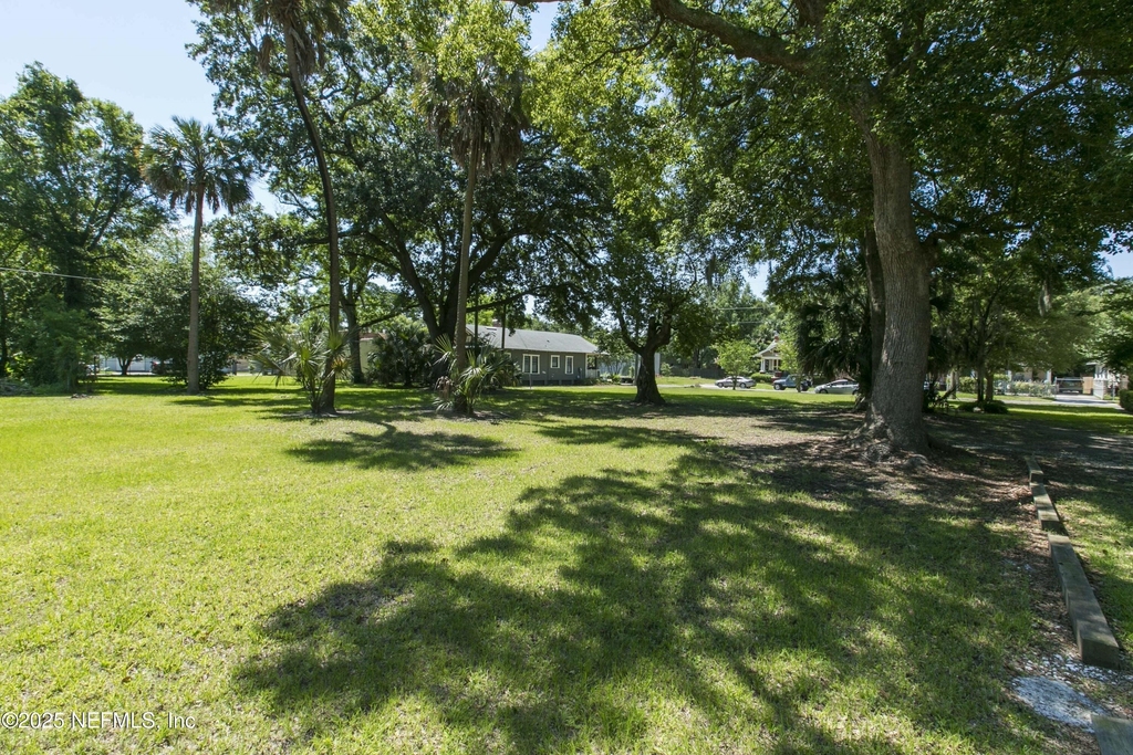 317 E 6th Street - Photo 8