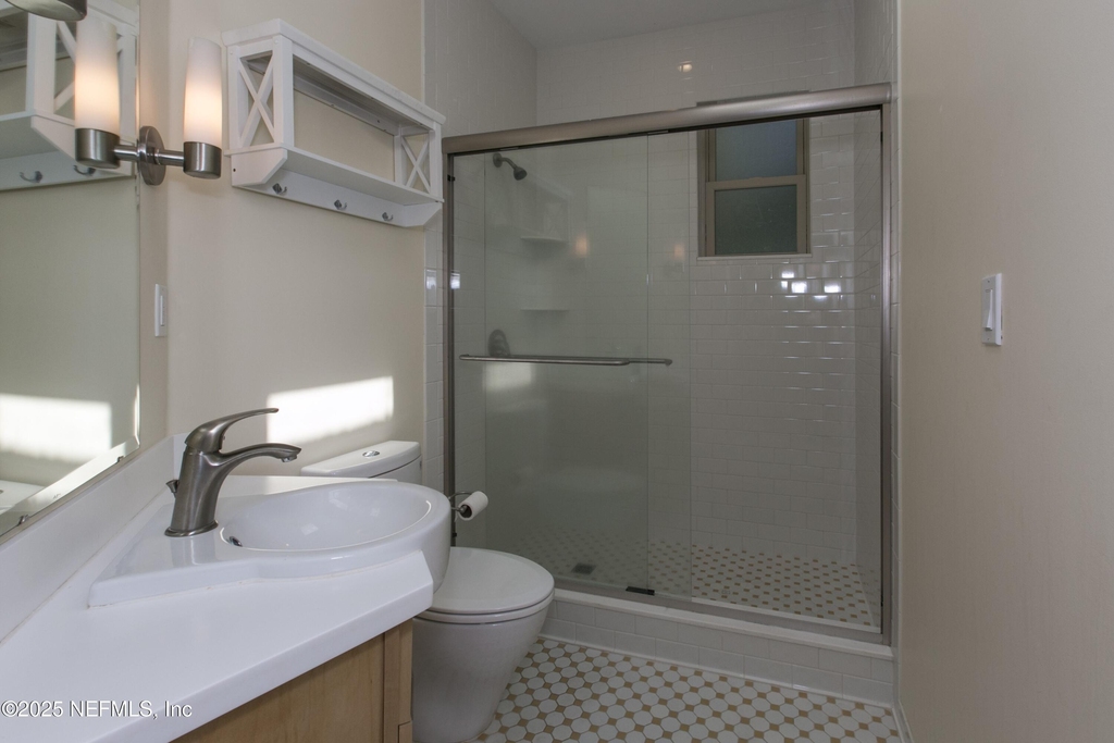 317 E 6th Street - Photo 7