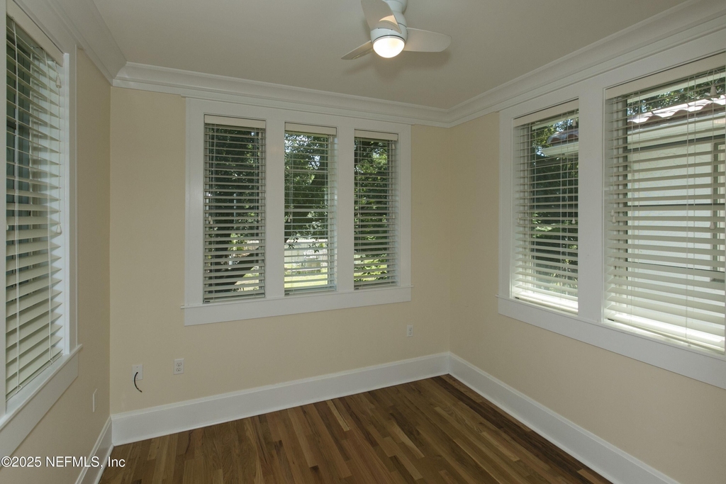 317 E 6th Street - Photo 6