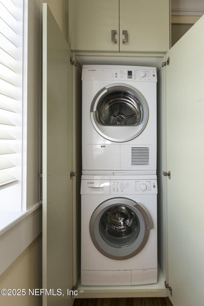 317 E 6th Street - Photo 2