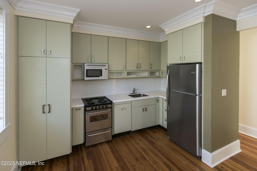 317 E 6th Street - Photo 1
