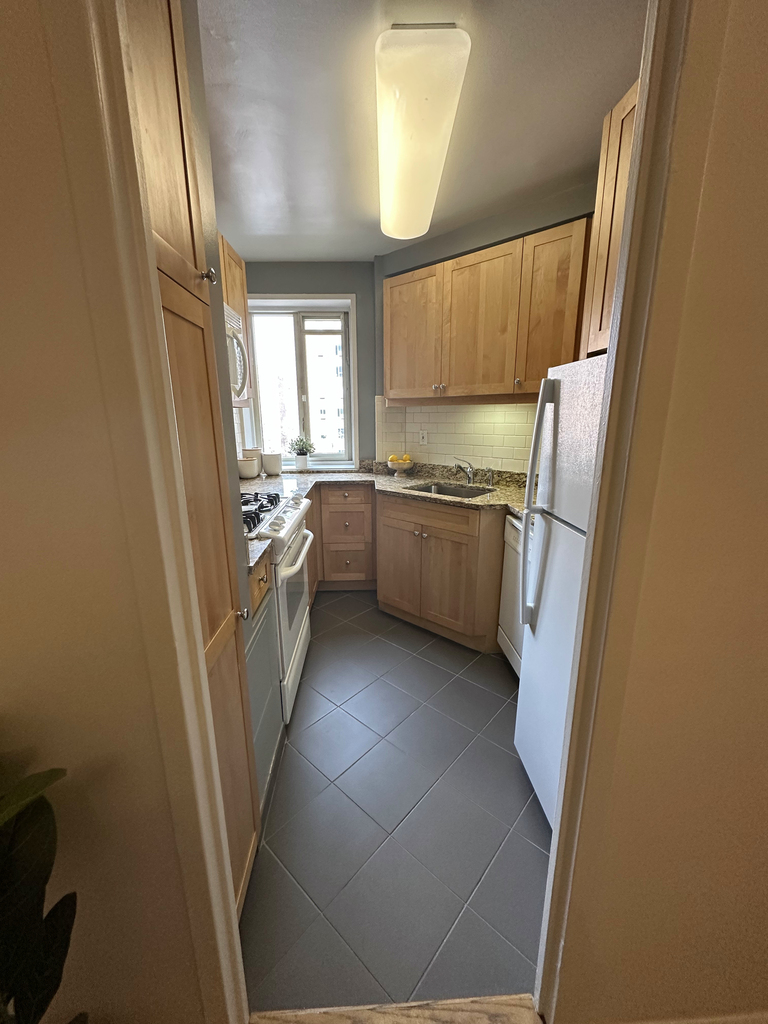 East 20th Street, New York, NY 10009 - Photo 13