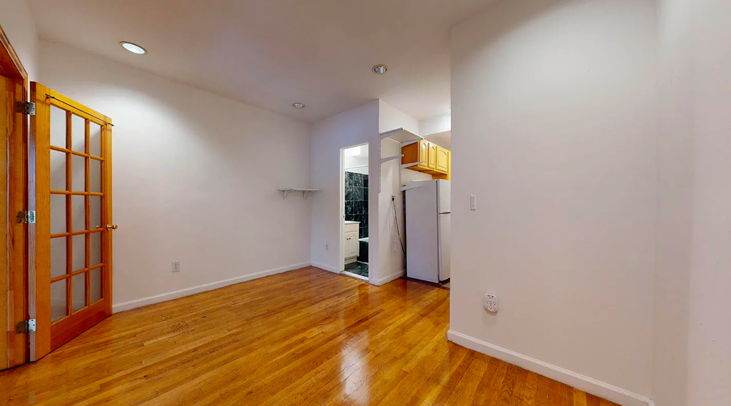  East 13th Street - Photo 3