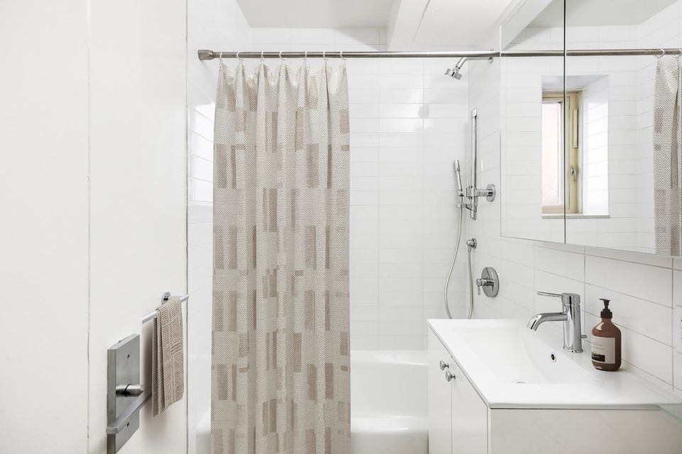 1st Avenue - Photo 5