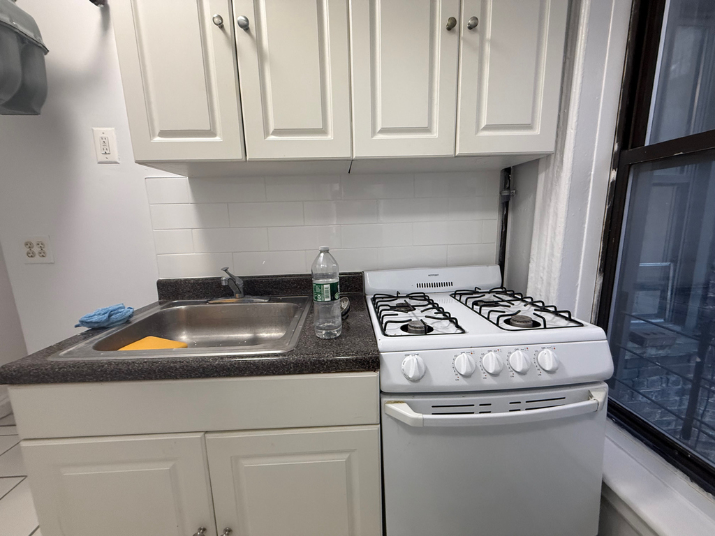 1427 York Avenue - Photo 3
