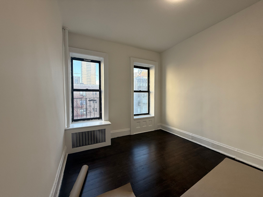 1427 York Avenue - Photo 6