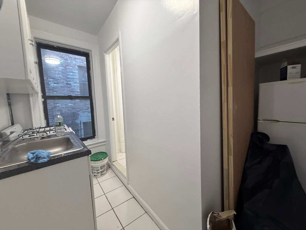 1427 York Avenue - Photo 2