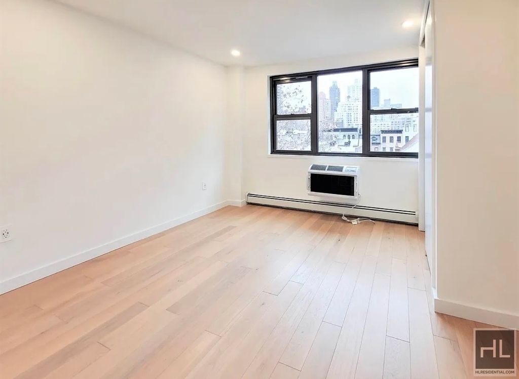 East 59th Street - Photo 2