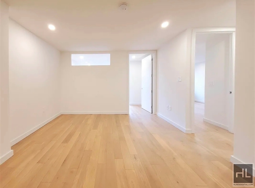 East 59th Street - Photo 3