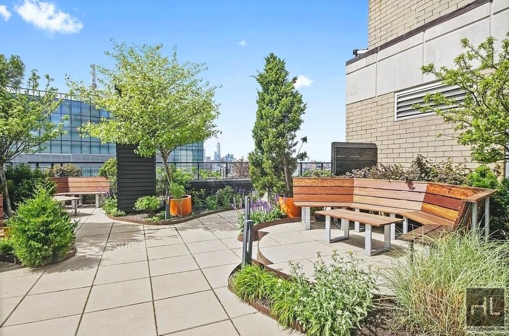 East 34th Street - Photo 8