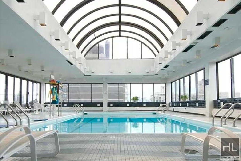 East 87th Street - Photo 5