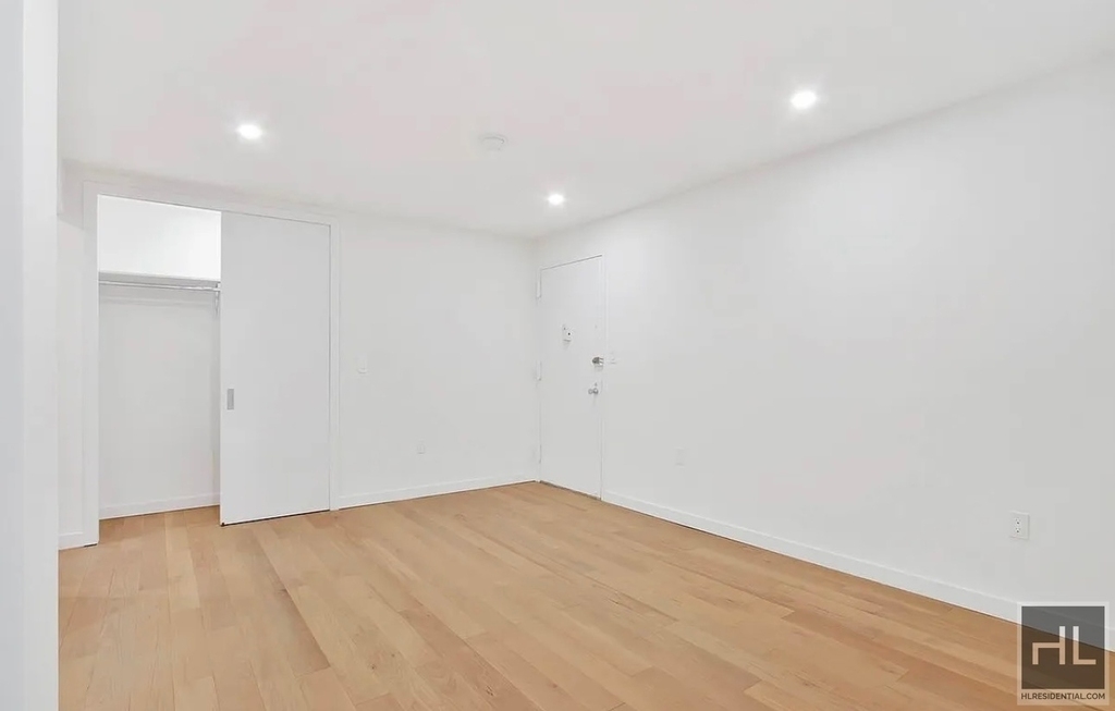 East 59th Street - Photo 6