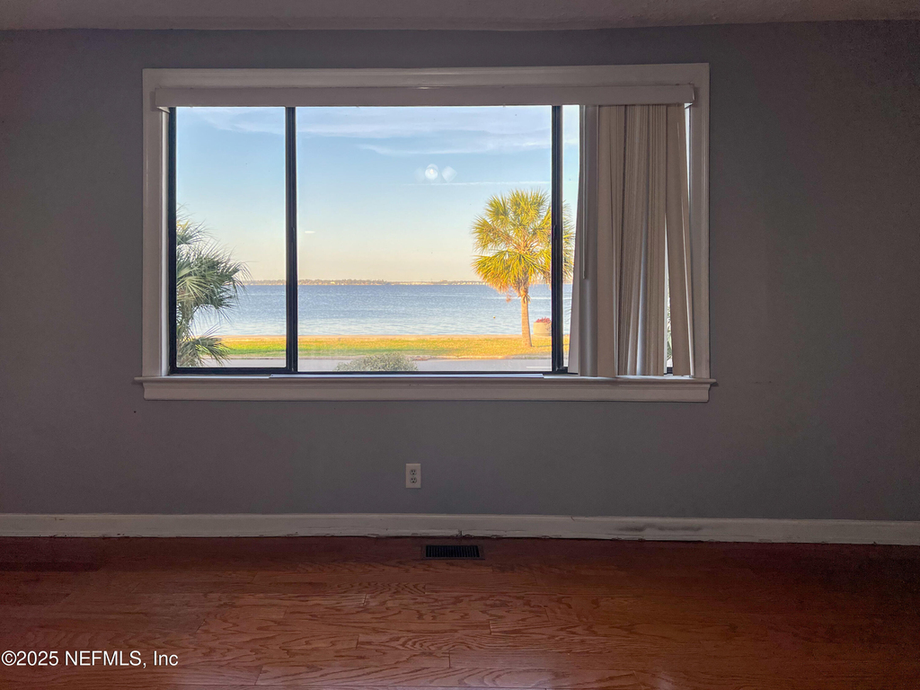1733 River Road - Photo 2