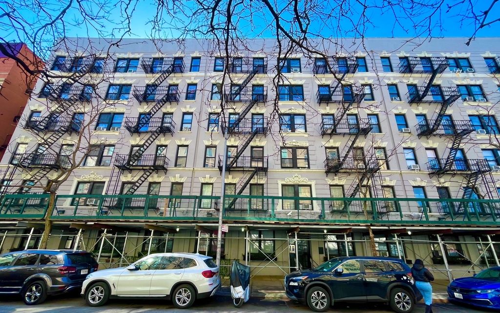 East 100th Street - Photo 0
