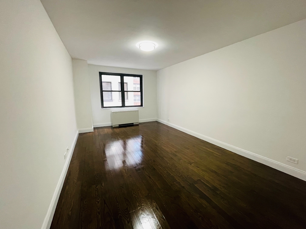 96 Fifth Avenue - Photo 2