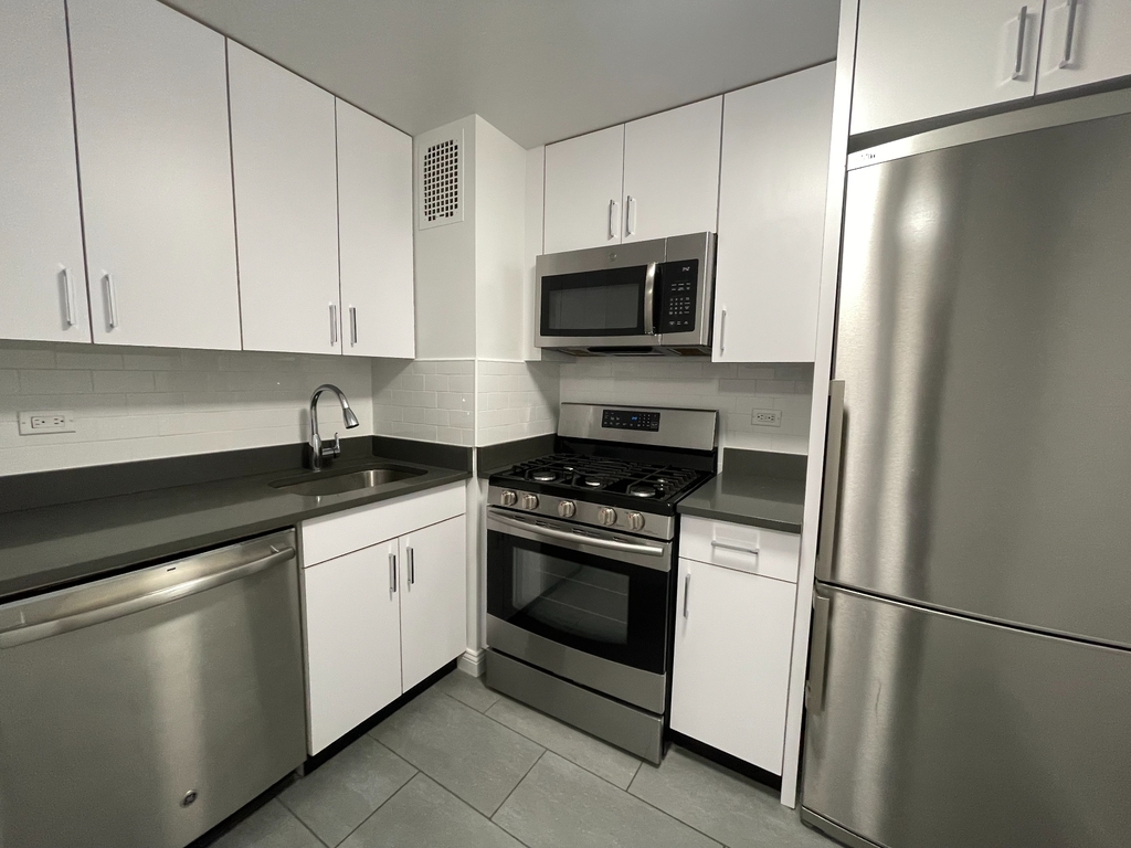 96 Fifth Avenue - Photo 4