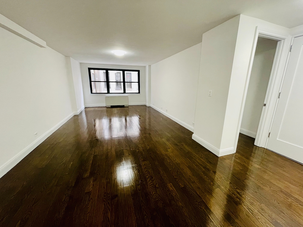 96 Fifth Avenue - Photo 3