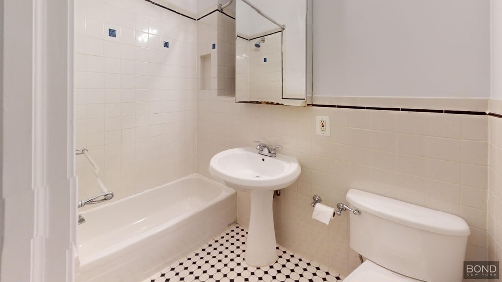 East 33rd Street - Photo 5