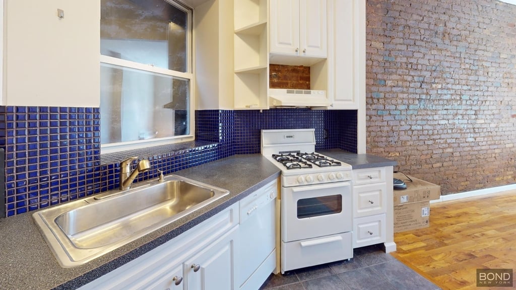East 33rd Street - Photo 4