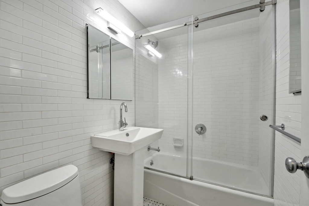 East 25th Street - Photo 4