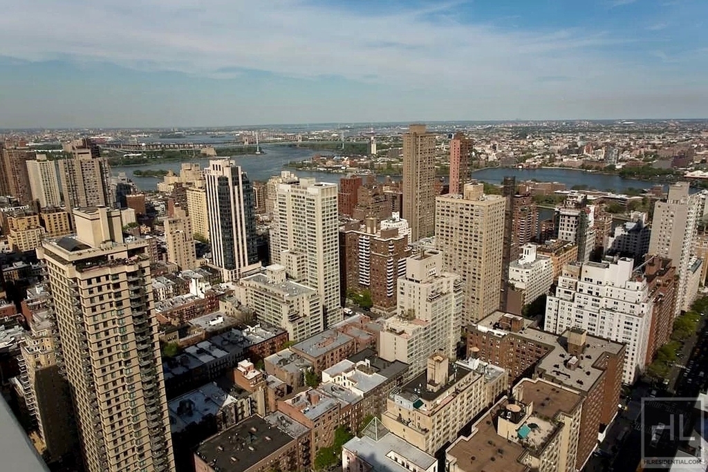East 75th Street - Photo 14