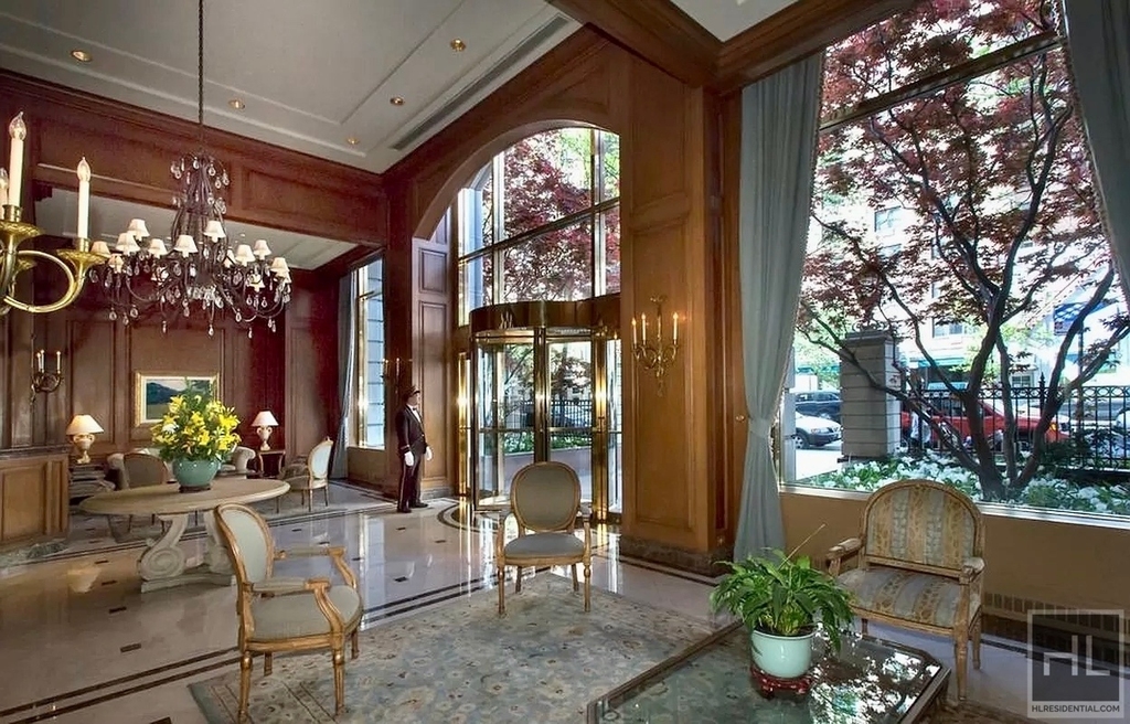 East 75th Street - Photo 12