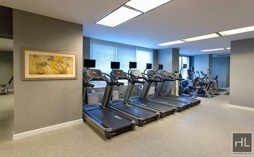 East 75th Street - Photo 15