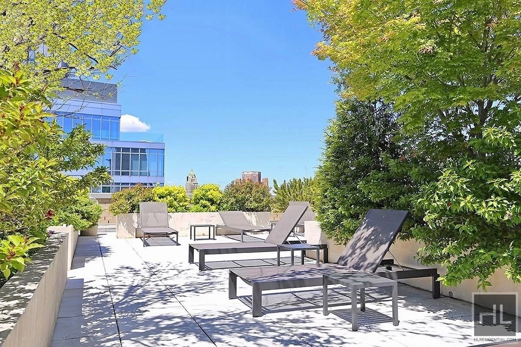 East 75th Street - Photo 7