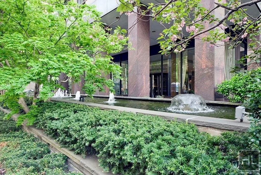 East 75th Street - Photo 11