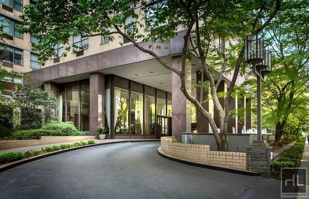 East 75th Street - Photo 8