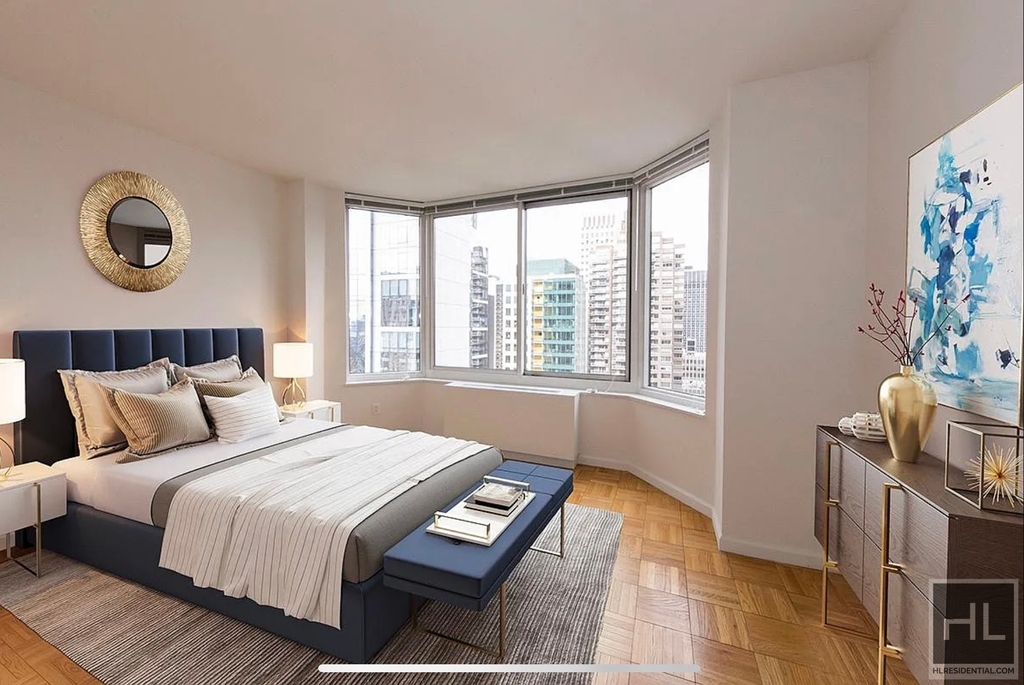 East 39th Street - Photo 0