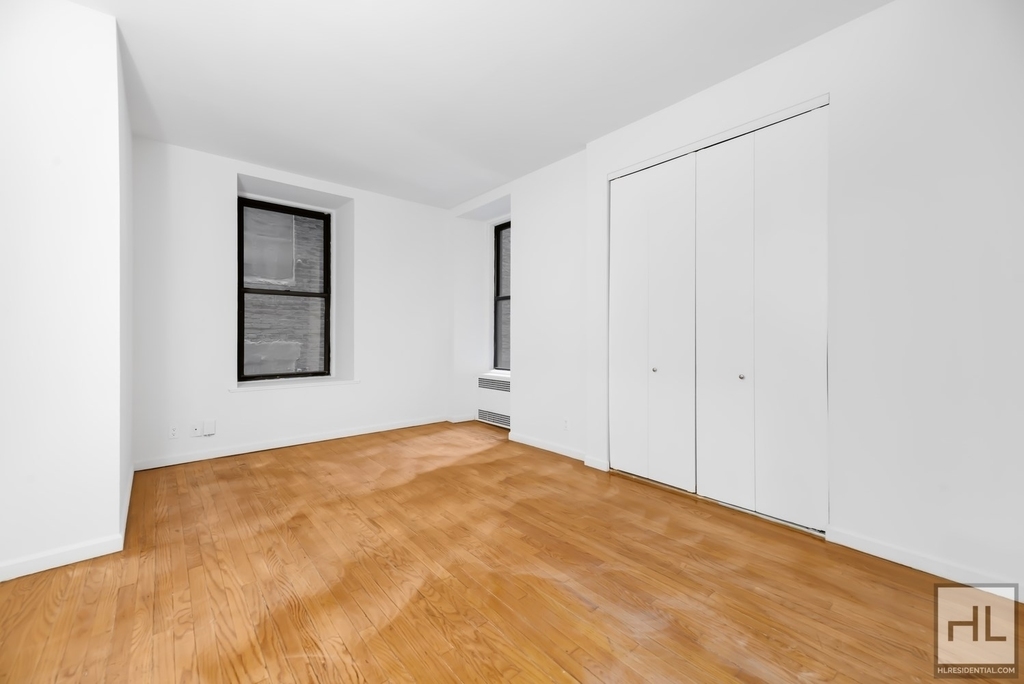 Madison Avenue - Photo 1