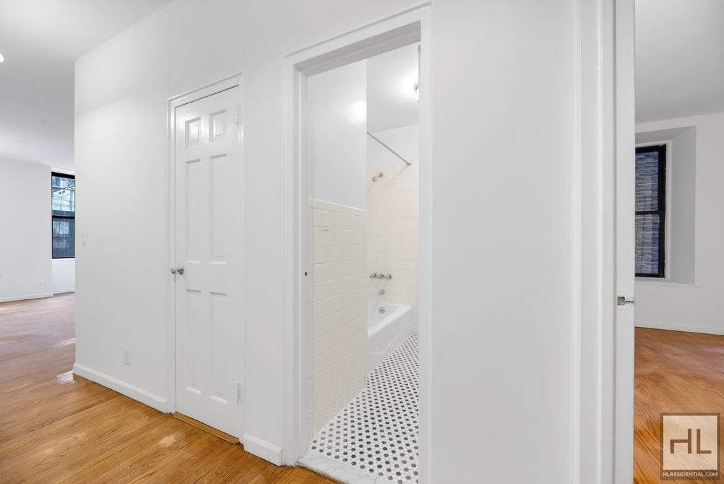 Madison Avenue - Photo 2