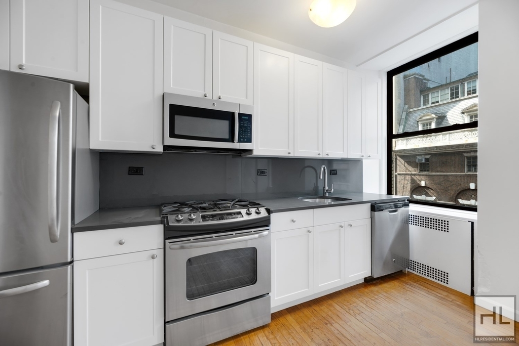 Madison Avenue - Photo 3