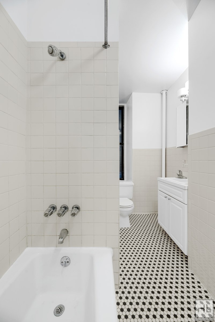 Madison Avenue - Photo 4