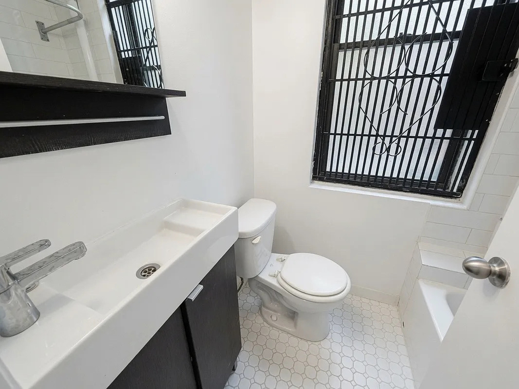 354 East 78th Street - Photo 3