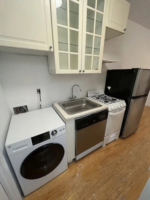 354 East 78th Street - Photo 1