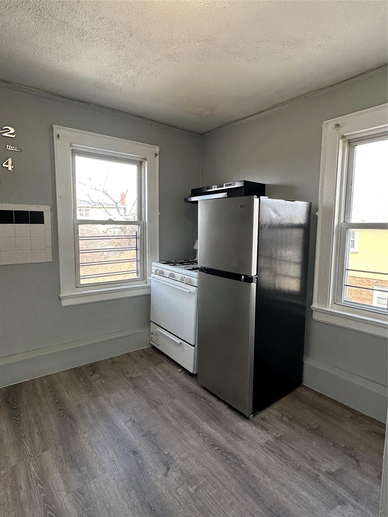 210 Pearl Street - Photo 4