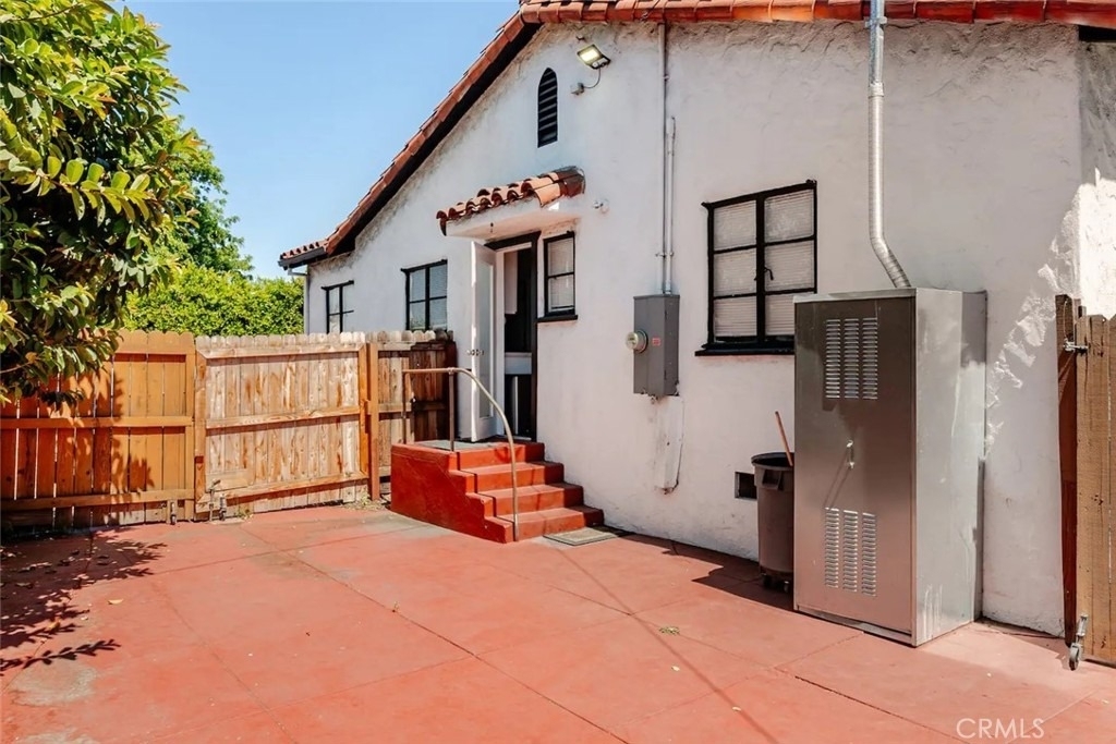 1574 N Orange Grove Avenue - Photo 23