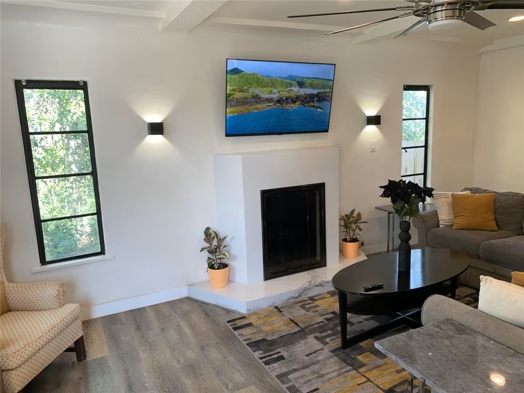 1574 N Orange Grove Avenue - Photo 3